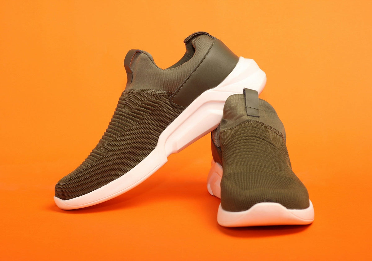 Athletic Shoes & Sports Footwear